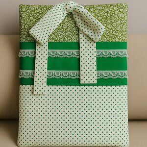 Green Lace Bow Laptop/Tablet Sleeve – Handmade Chic Padded Case